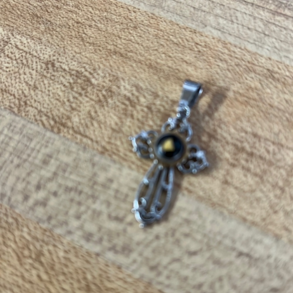 Cross Pendant - Picture 3 of 6